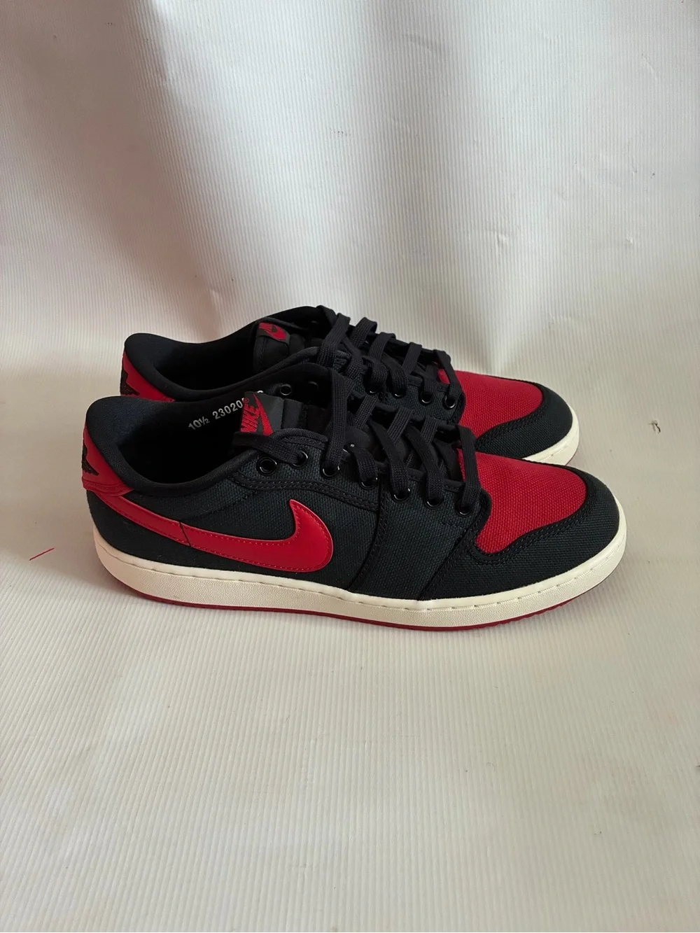JORDAN AJKO LOW BRED SIZE 10.5 BLACK/RED